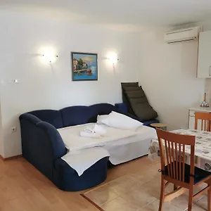https://apartments-dajana-silo.primorje-gorskikotar.com
