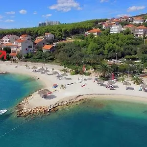 https://apartment-ileana.hotels-in-trogir.com